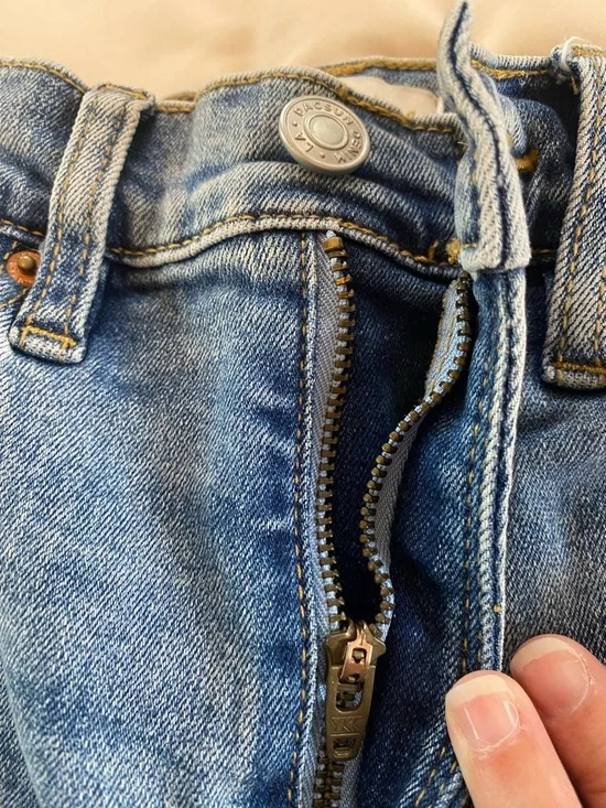 PacSun Light Blue Cropped Straight Jeans with Raw Hem - Picture 9 of 10